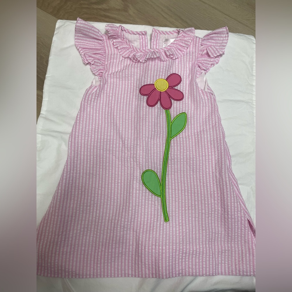 Cecil and Lou size 4T. Girls pink and white seersucker dress. Pink flower.